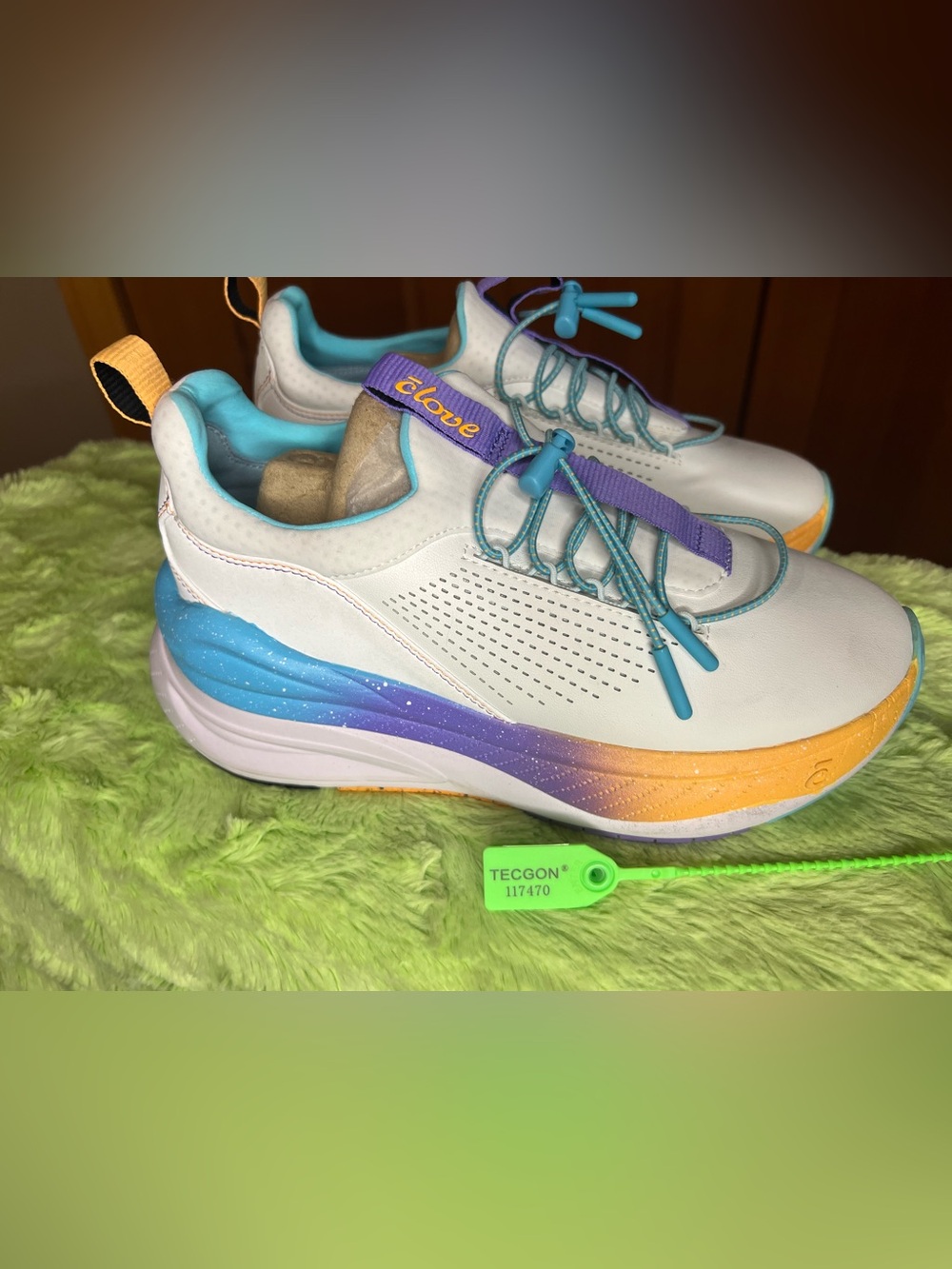 CLOVE Healthcare Sneakers Women’s Size 7 RARE LIMITED EDITION
